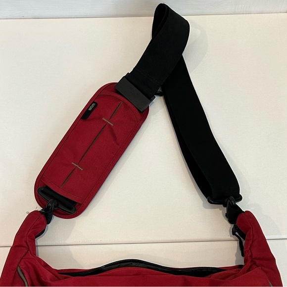 STM small phantom shoulder laptop bag red in color - Picture 6 of 10